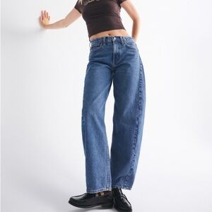 NEW! Abercrombie & Fitch The Barrel Leg Jean Medium Wash 33W / 29L Mid Rise